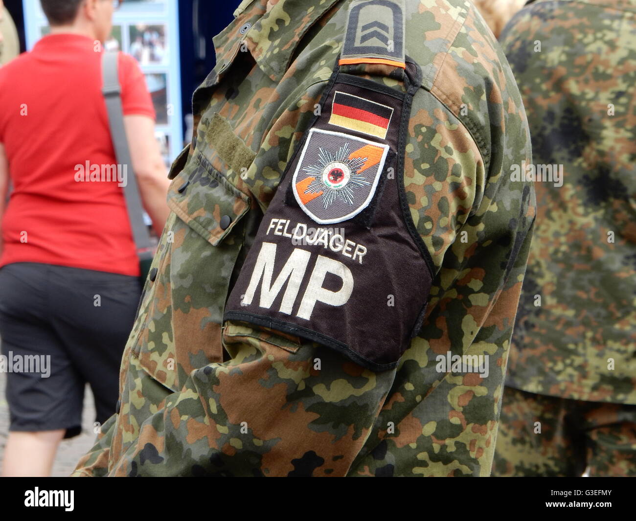 Deutsche Militärpolizei am Tag der Bundeswehr in Bonn, Marktplatz, Deutschland Stockfoto