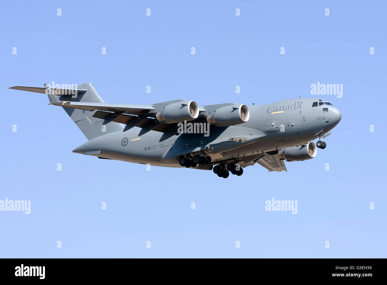 Kanadische Luftwaffe Boeing CC-177 Globemaster III (C-17A) auf Finale Runway 06. Stockfoto