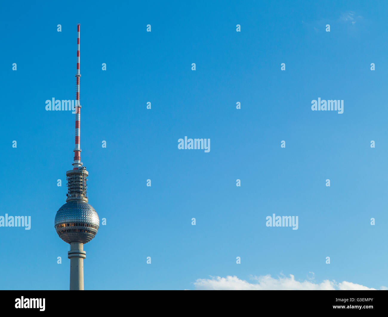 Der Fernsehturm Elevision Tower in zentralen Alexanderplatz in Berlin, Deutschland, Stockfoto