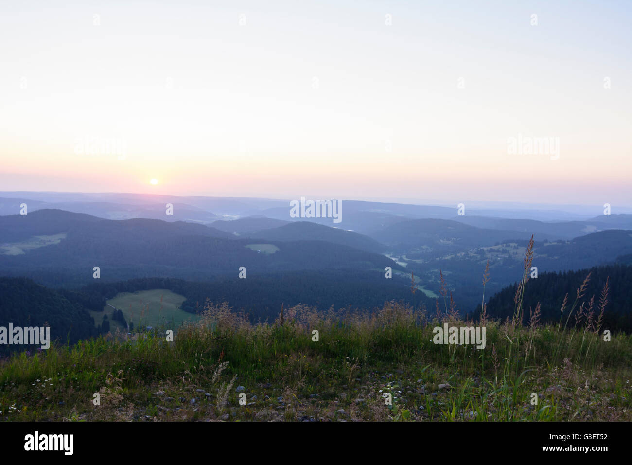 Feldberg: Sonnenaufgang mit Blick auf Deutschland, Baden-Württemberg, Schwarzwald, Titisee, Schwarzwald, Feldberg (Schwarzwald) Stockfoto