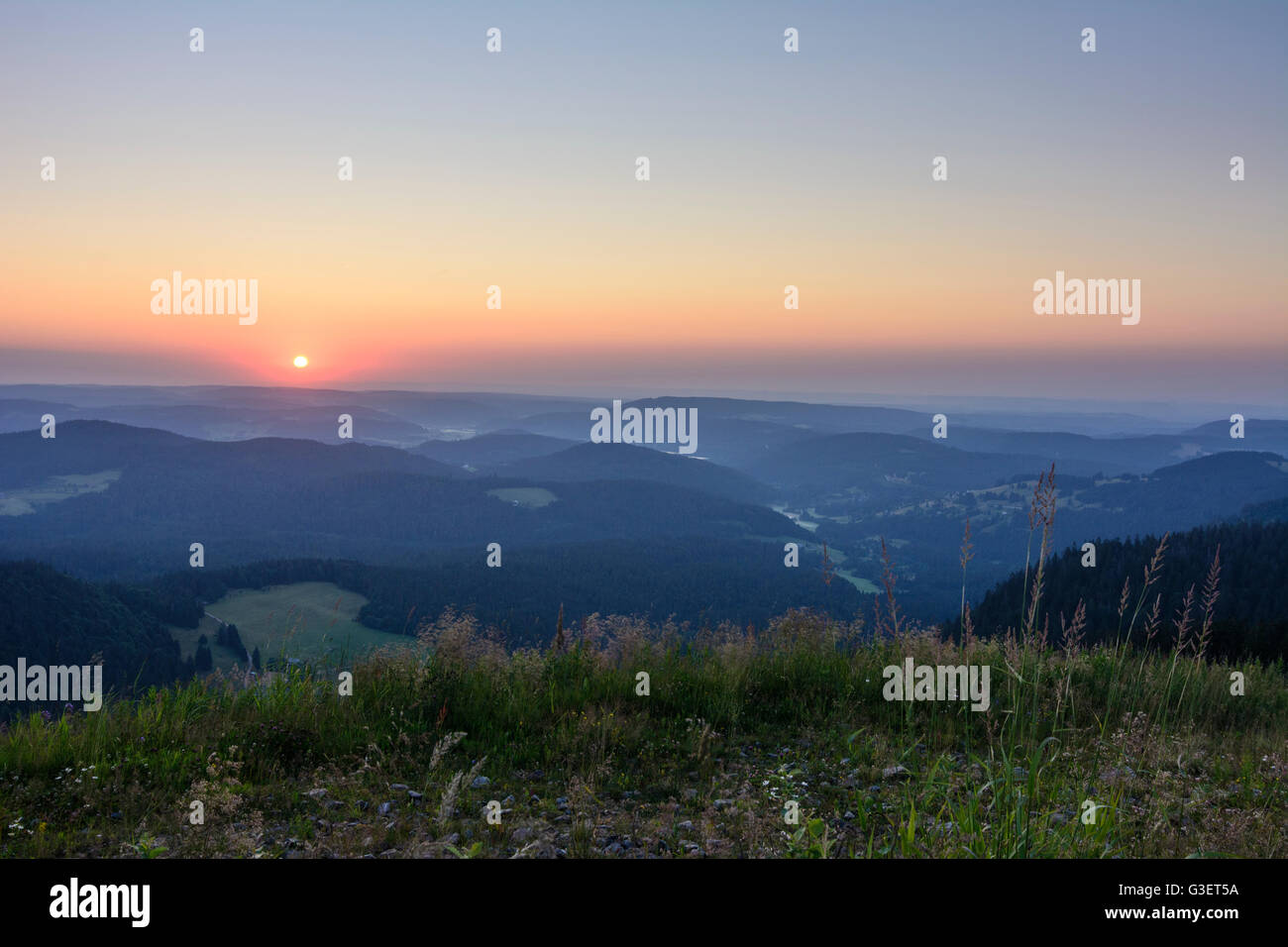 Feldberg: Sonnenaufgang mit Blick auf Deutschland, Baden-Württemberg, Schwarzwald, Titisee, Schwarzwald, Feldberg (Schwarzwald) Stockfoto