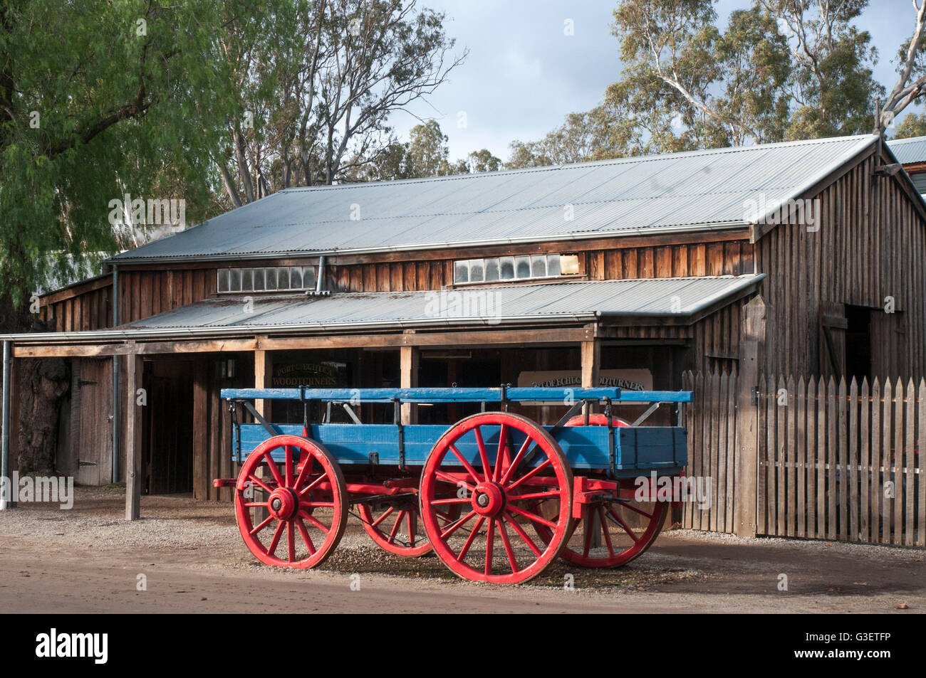 Restaurierte Wagen am historischen Murray River Port von Echuca, Victoria, Australien Stockfoto