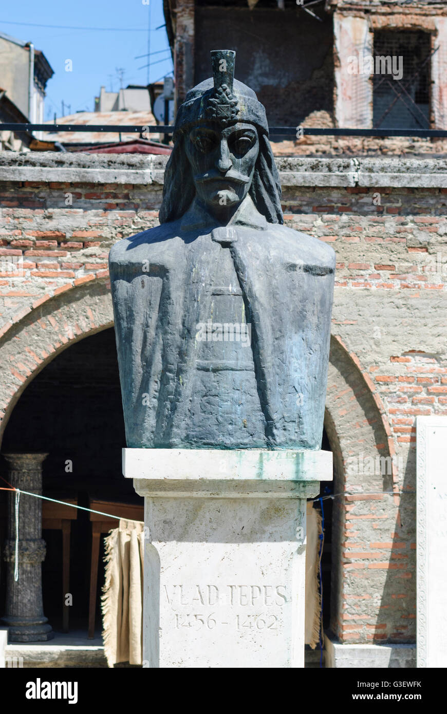 Ruinen des Prinzen Gericht Curtea Veche (Old Court) mit Statue von Vlad III. Dracula (Vlad Tepes), Rumänien Bukarest Bucure Stockfoto