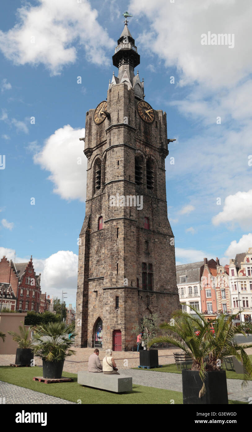 Der Glockenturm von Béthune (Uhrturm) in Bethune, Hauts-de-France, Pas-De-Calais, Frankreich. Stockfoto
