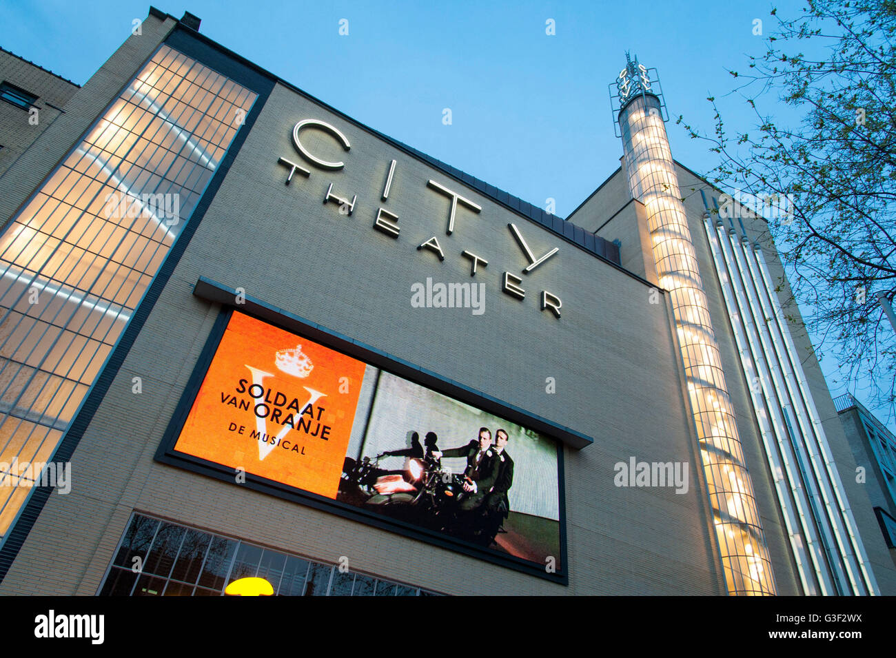 Leidseplein, Stadttheater mit Einbruch der Dunkelheit, Amsterdam, Holland, Niederlande Stockfoto