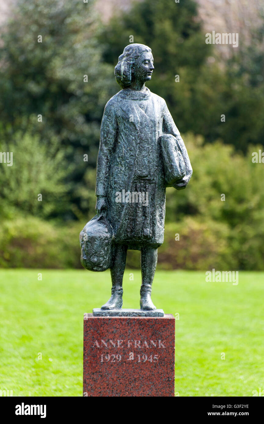Bronze-Statue von Anne Frank am Merwedeplein, Amsterdam-Zuid, Amsterdam Süd, Amsterdam, Holland, Niederlande Stockfoto