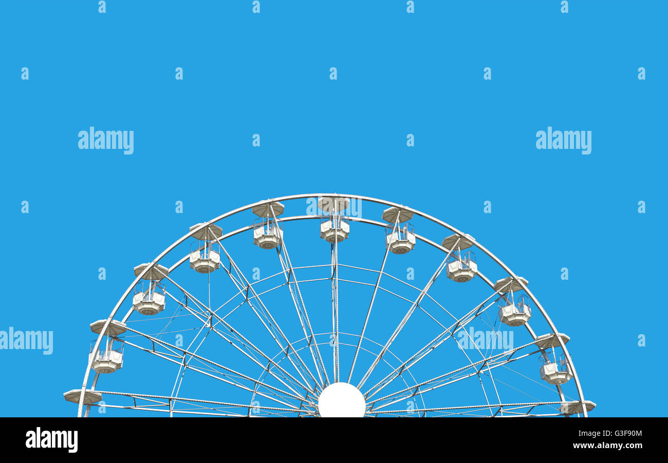 Riesenrad gegen blauen Himmel, Platz für Text. Stockfoto