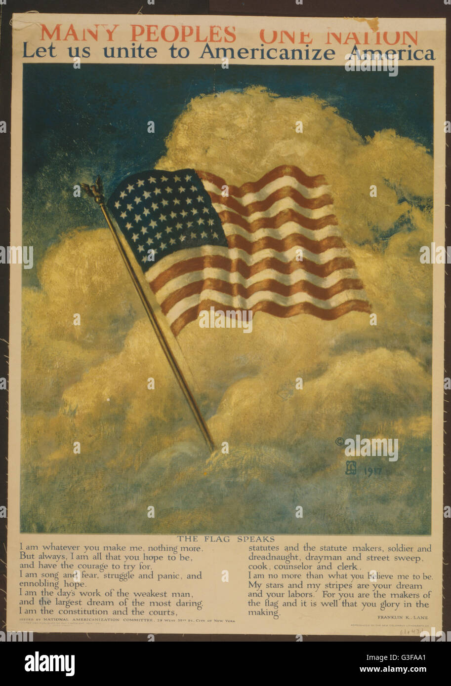 1917 - viele Völker, eine Nation. Schließen wir uns zusammen Sie nach Amerika amerikanisieren. Mit Text "The Flag Speaks" von Franklin K. Lane. Stockfoto