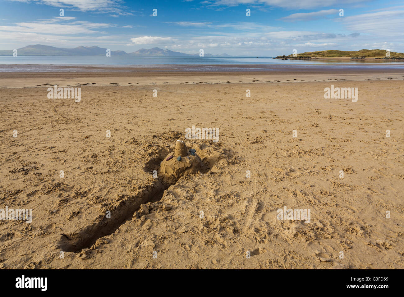 Newborough Strand und Sand Burg Isle of Anglesey Stockfoto