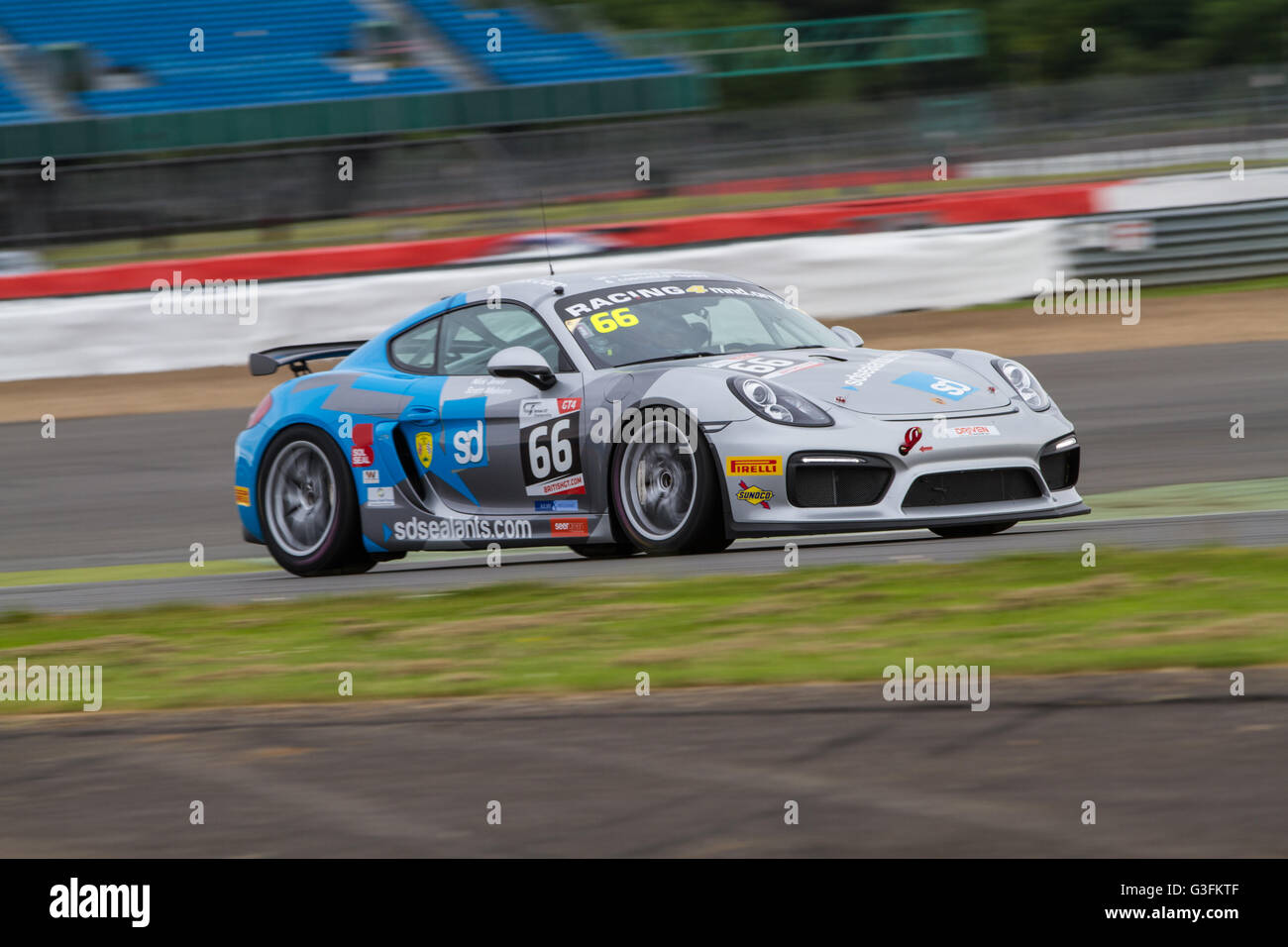 Northamptonshire, UK. 11. Juni 2016. #66 Nick Jones Porsche Cayman Clubsport GT4 von Nick Jones/Scott Malvern gehen durch die Arena Komplex Credit: Steven Reh/Alamy Live News Stockfoto