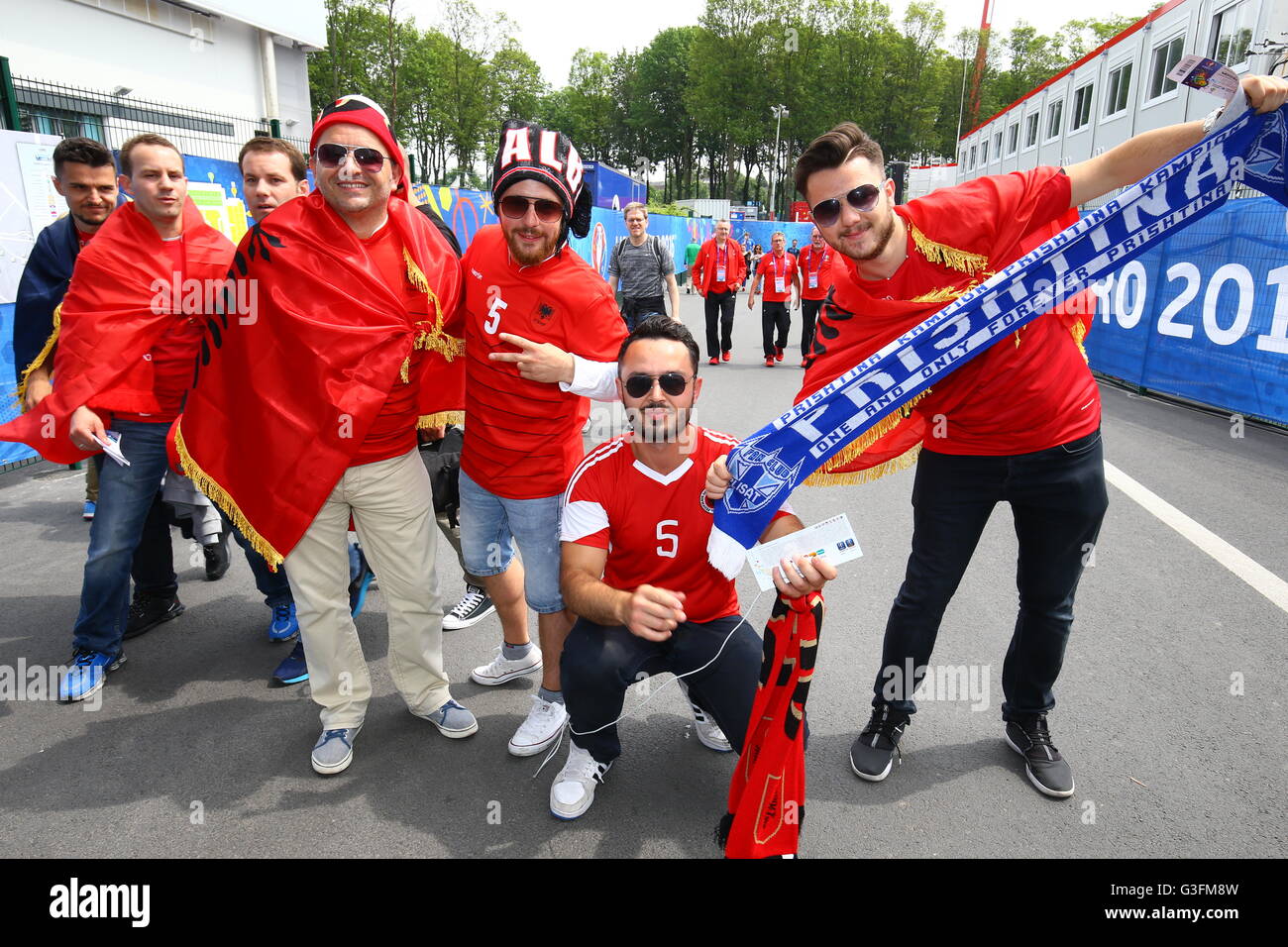 Stadion Felix Bollaert, Lens, Frankreich. 11. Juni 2016. Europäischen Fußball-Turnier 2016. Albanien im Vergleich zu der Schweiz. Albanische Anhänger Credit: Action Plus Sport/Alamy Live News Stockfoto