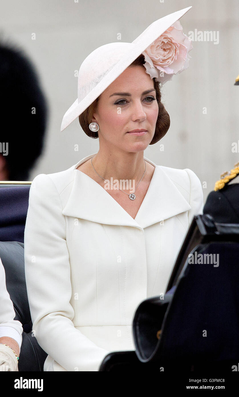 London, UK. 11. Juni 2016. Prinzessin Kate Trooping die Farbe 2016, Parade für Queen·s 90 th Geburtstagsfeiern am Buckingham Palast Credit: Dpa picture-Alliance/Alamy Live News Stockfoto