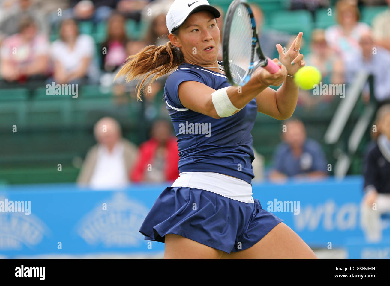 Tenniszentrum Nottingham, Nottingham, UK. 11. Juni 2016. Aegon WTA Nottingham Tag der offenen Tür 8. Tara Moore von Großbritannien in Aktion im Viertelfinale gegen Saisai Zheng China Credit: Action Plus Sport/Alamy Live News Stockfoto