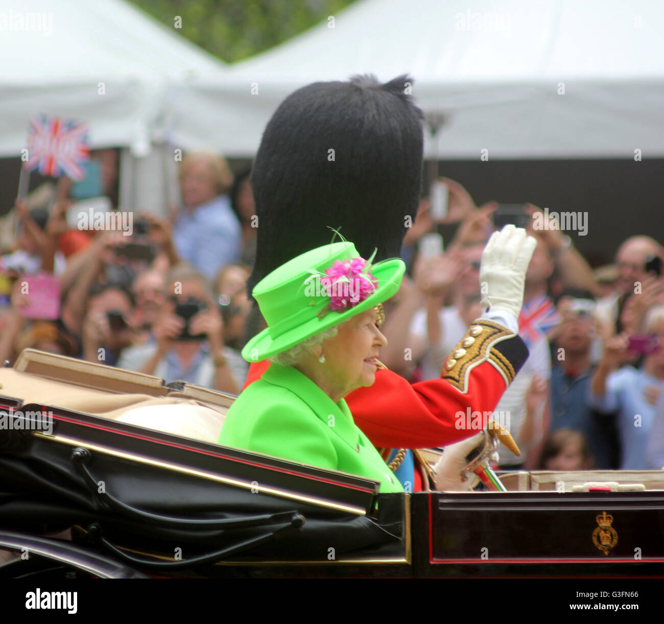 London, UK. 11. Juni 2016.  HM Königin Elizabeth II & HRH Prinz Phillip Credit: Chris Carnell/Alamy Live-Nachrichten Stockfoto