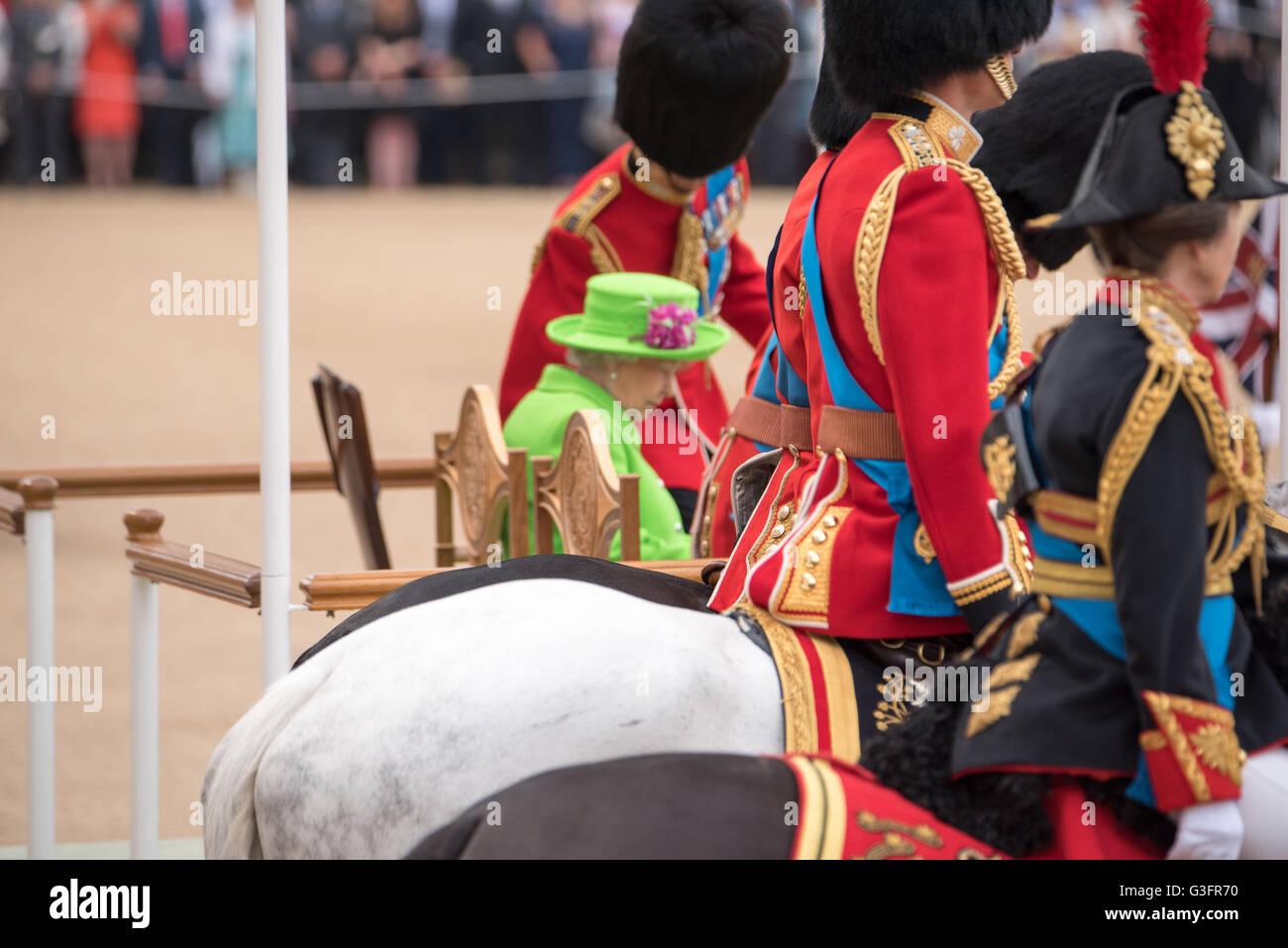 London, UK. 11. Juni 2016. HM die Königin an der Queens Birthday Parade Credit: Ian Davidson/Alamy Live News Stockfoto