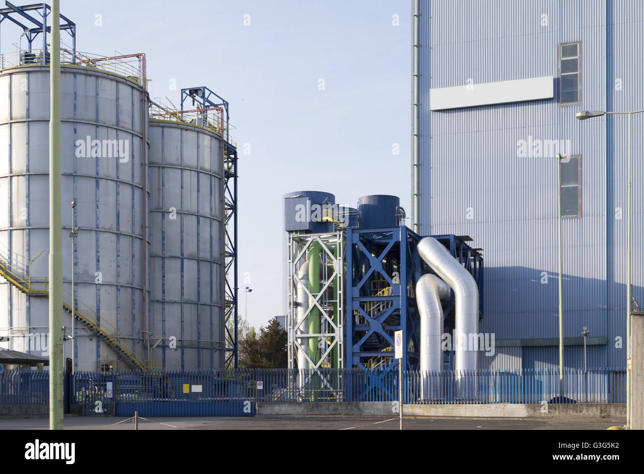 Blick auf eine moderne Fabrik-Gas-tank Stockfoto