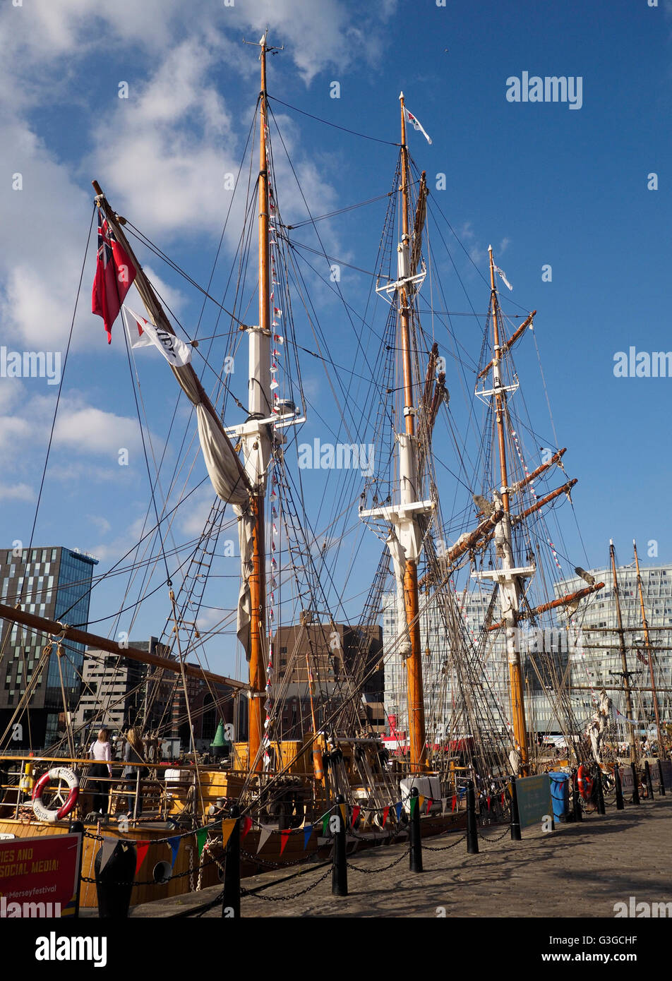 2. Juni 2016. Vorbereitungen laufen in Liverpool heute Abend für die Mersey River Festival, die dieses Wochenende stattfindet. Copyright Alan Edwards/Alamy Live-Nachrichten Stockfoto