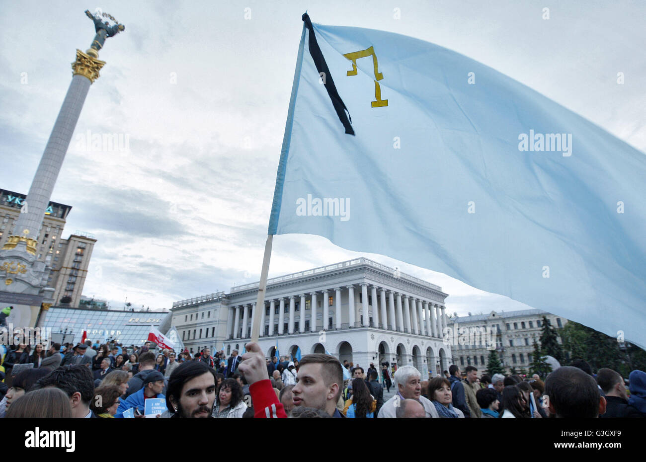 Kiew, Ukraine. 18. Mai 2016. Krim-Tataren eine Gedenken an Sitzung teilnehmen zum 72. Jahrestag der Deportation der Krimtataren aus der Krim 1944 durch die Sowjetunion auf dem Unabhängigkeitsplatz. © Vasyl Shevchenko/Pacific Press/Alamy Live-Nachrichten Stockfoto