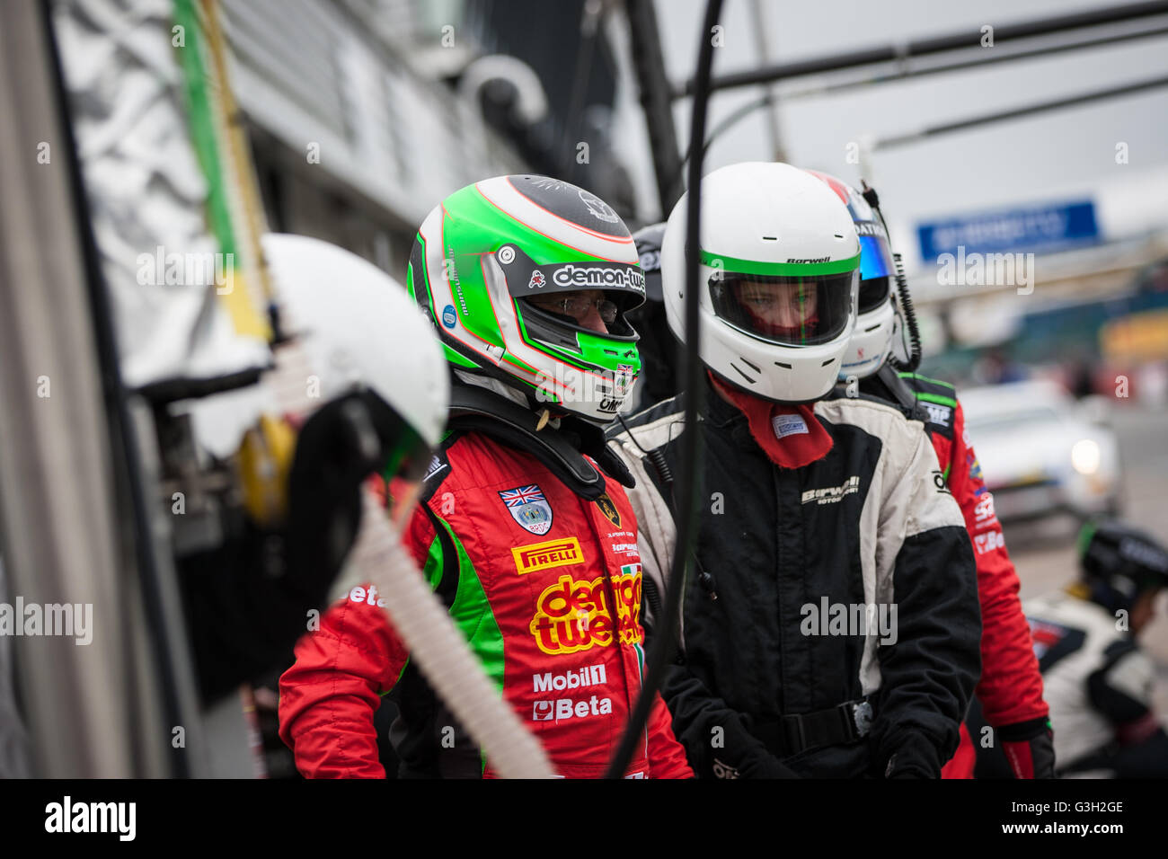 Silverstone im Vereinigten Königreich. 12. Juni 2016. Jon Minshaw tun ein Fahrerwechsel üben #33 Barwell Motorsport Lamborghini Huracan GT3 Credit: Steven Reh/Alamy Live News Stockfoto