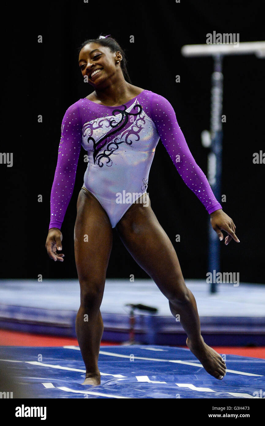 St. Louis, Missouri, USA. 24. Juni 2016. SIMONE BILES Lcheln Nach