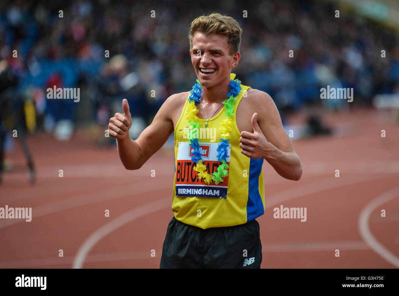 Alexander-Stadion, Birmingham, UK. 25. Juni 2016. Britische Meisterschaften. Andrew Butchart feiert das 5000-Meter-Finale zu gewinnen. Bildnachweis: Aktion Plus Sport/Alamy Live-Nachrichten Stockfoto