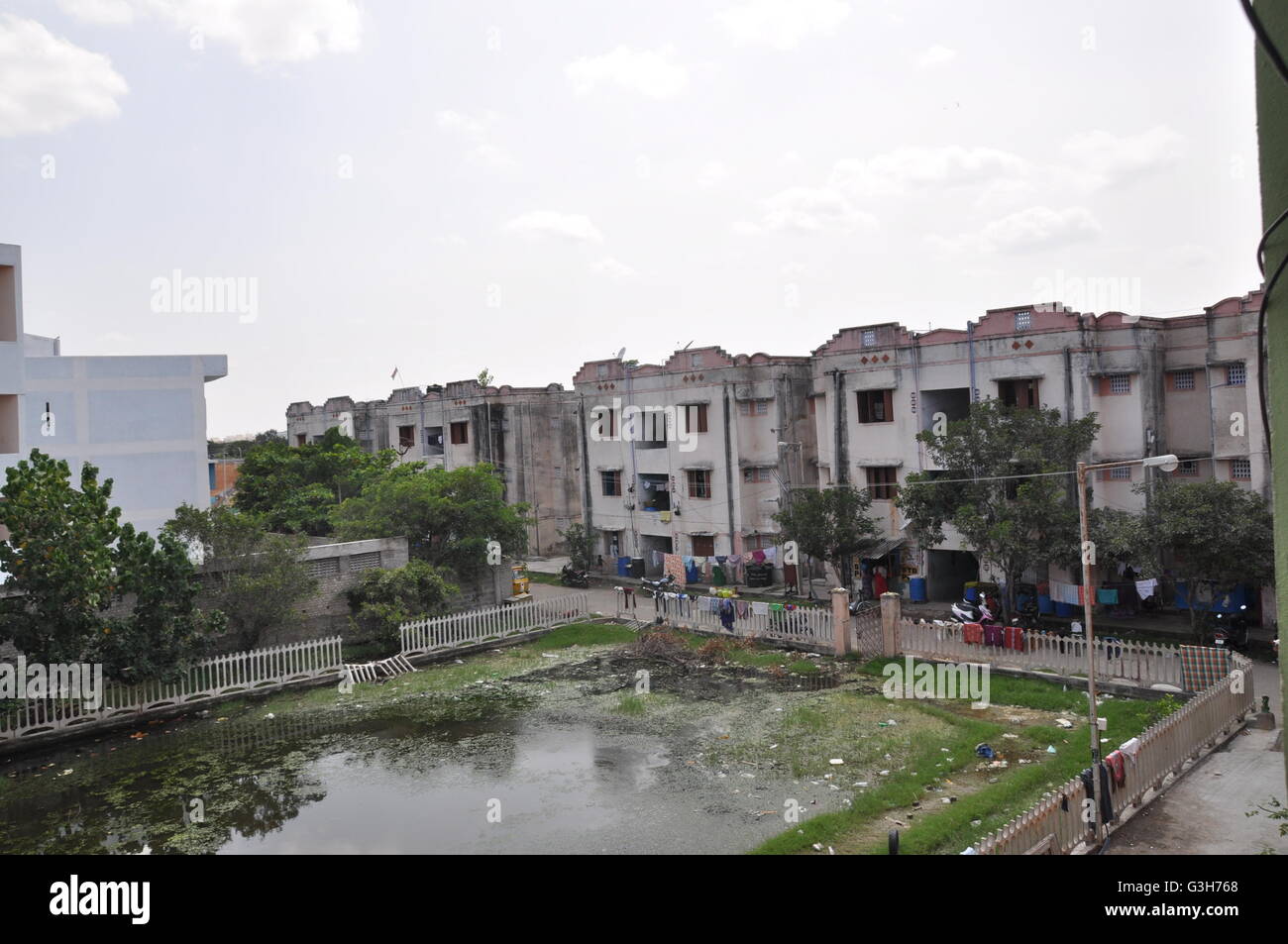 Chennai, Indien. 17. Sep, 2015. Häuser in der Wohngegend von Kannagi Nagar dienen für die Neuansiedlung von den Menschen in den Slums, die 2004 in Chennai, Indien, 17. September 2015 zerstört wurde. Foto: Friederike Heine/Dpa/Alamy Live News Stockfoto