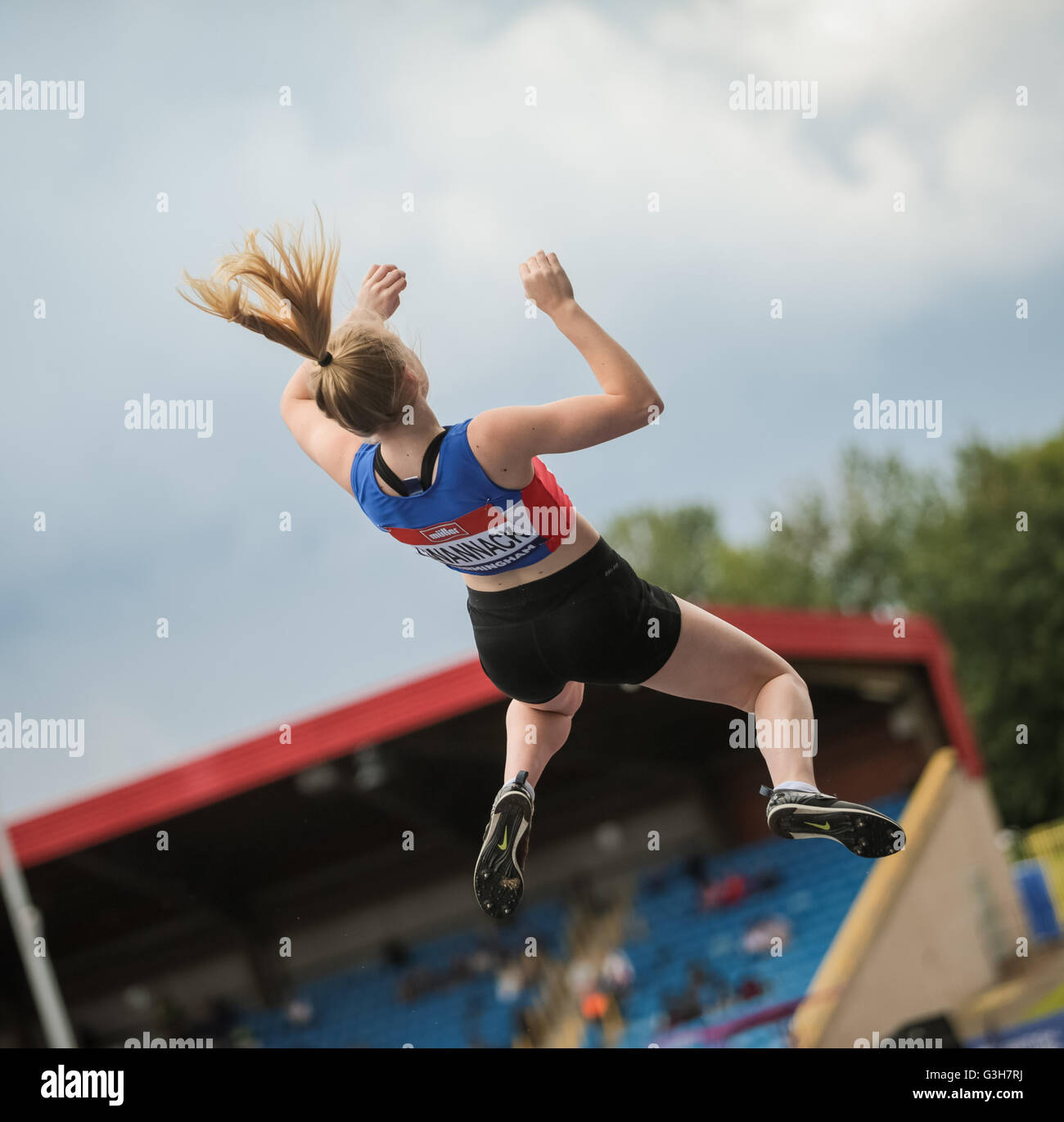 Athlet Jessica Swannack Tun der Stabhochsprung in Birmingham Alexander Stadion 2016 Stockfoto