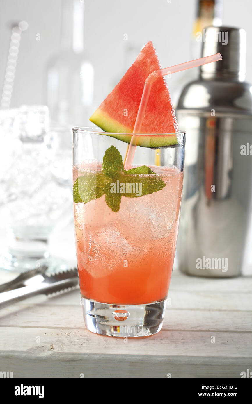Wassermelone Mojito cocktail, gemacht mit Wassermelonensaft, Minze, Zucker, Limette, weißer rum Stockfoto