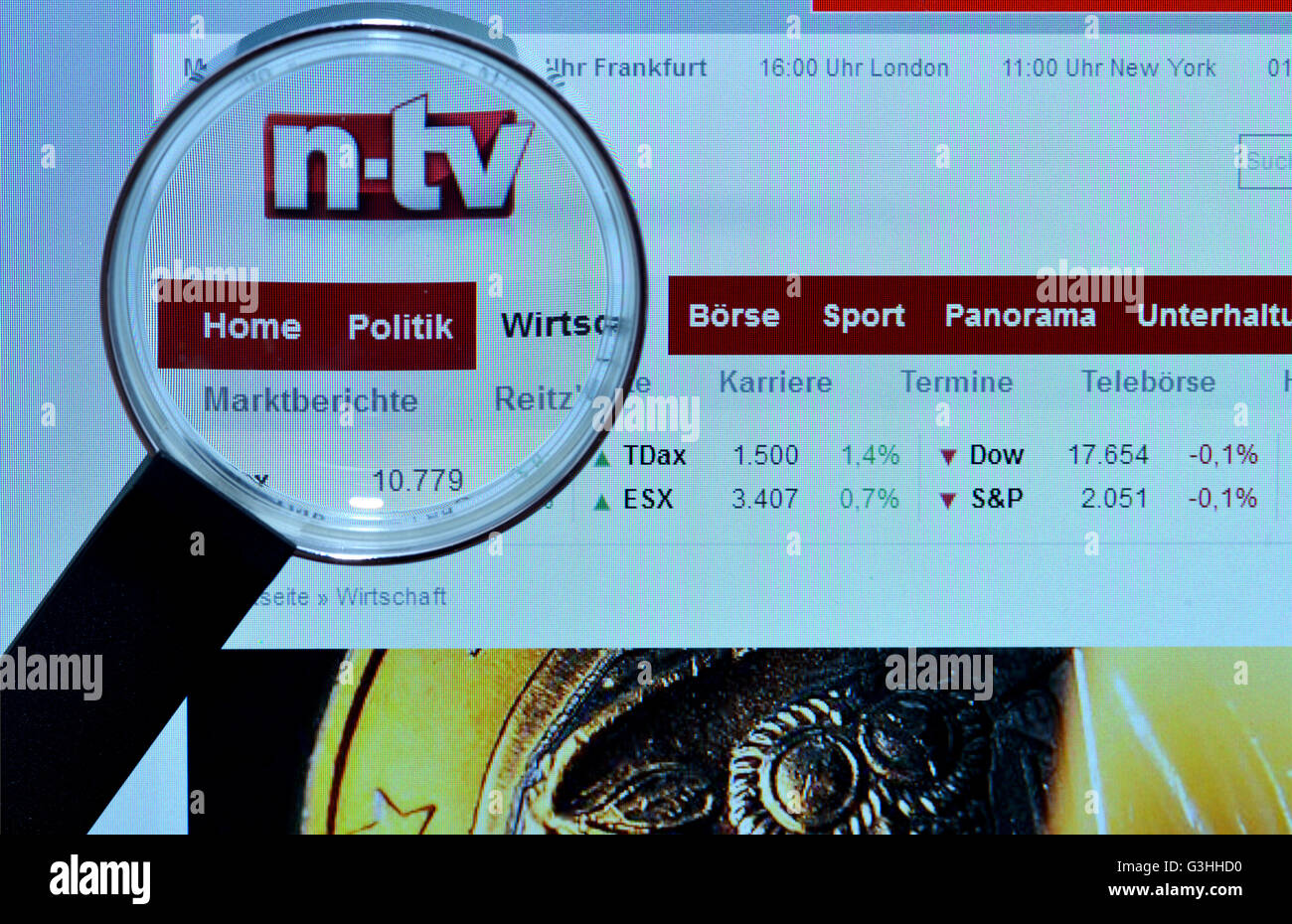 Bildschirm, Internet, Lupe, n-tv.de Stockfoto