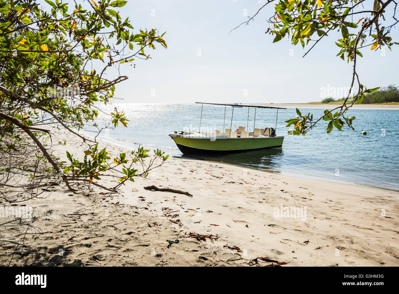 Auch am Strand von Tamarindo, Guanacaste, Costa Rica verankert Stockfoto