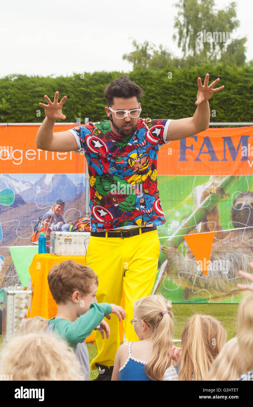 Marky Jay-Zirkus-Workshop am Alresford Music Festival 2016, Alresford, Hampshire, England, Vereinigtes Königreich. Stockfoto