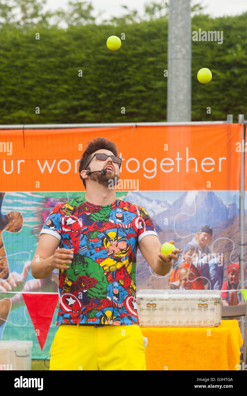 Marky Jay-Zirkus-Workshop am Alresford Music Festival 2016, Alresford, Hampshire, England, Vereinigtes Königreich. Stockfoto