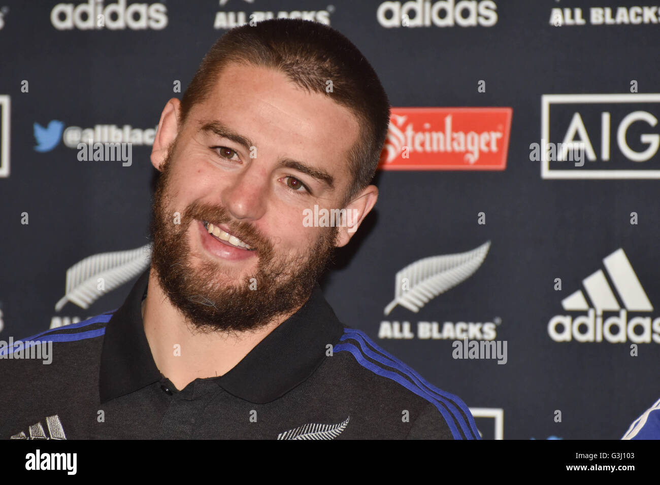 Auckland, Neuseeland. 6. Juni 2016. Dane Coles von der New Zealand All Blacks spricht während einer Pressekonferenz zu den Medien. All Blacks wird voraussichtlich gegen Wales spielen. "All Blacks" ist die New Zealand Rugby-Nationalmannschaft. Sie repräsentieren die Neuseeland in Herren Rugby-Abteilung, die die Grafschaft Nationalsport ist. © Shirley Kwok/Pacific Press/Alamy Live-Nachrichten Stockfoto