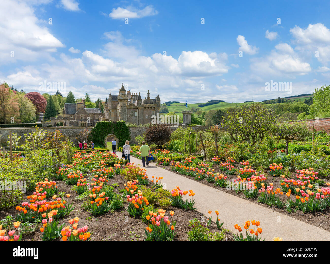 Ansicht des Hauses von den Gärten, Abbotsford House, ehemalige Wohnhaus des Schriftstellers Sir Walter Scott, Melrose, Scotland, UK Stockfoto