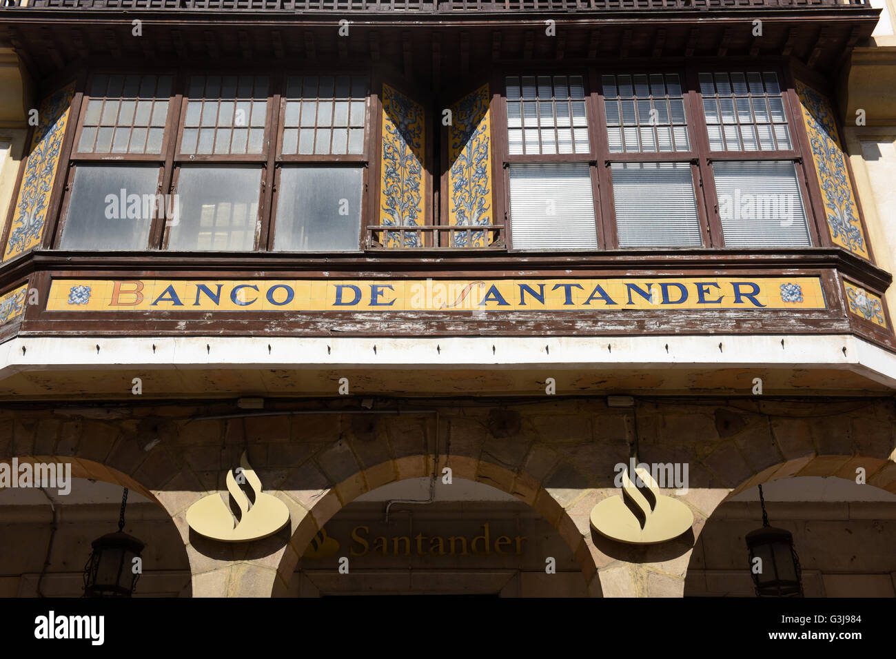 Reinosa in Kantabrien, Spanien die Banco de Santander Bank-Altbau Stockfoto