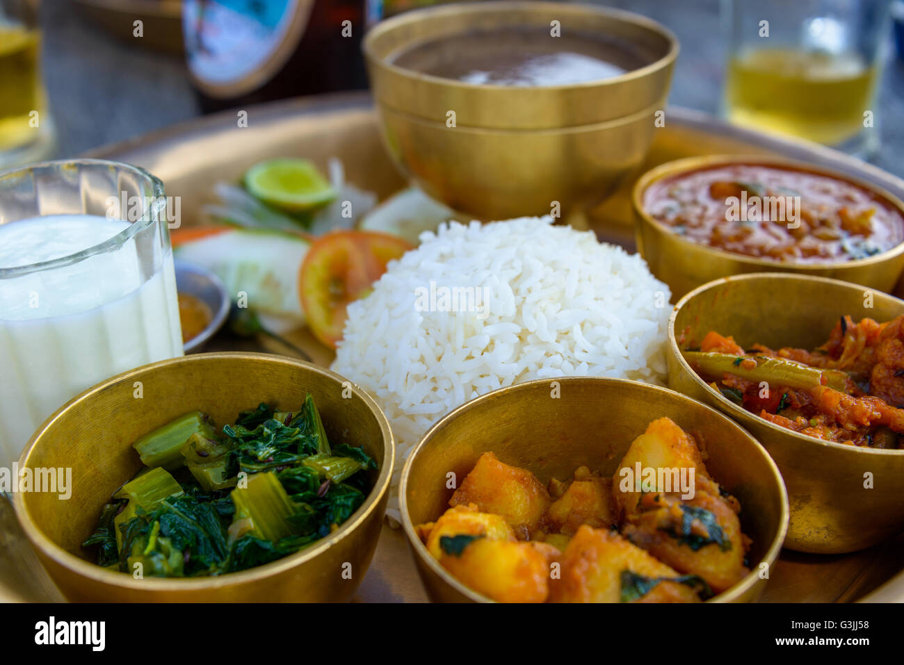 Traditionellen nepalesischen Thali in einem restaurant Stockfoto