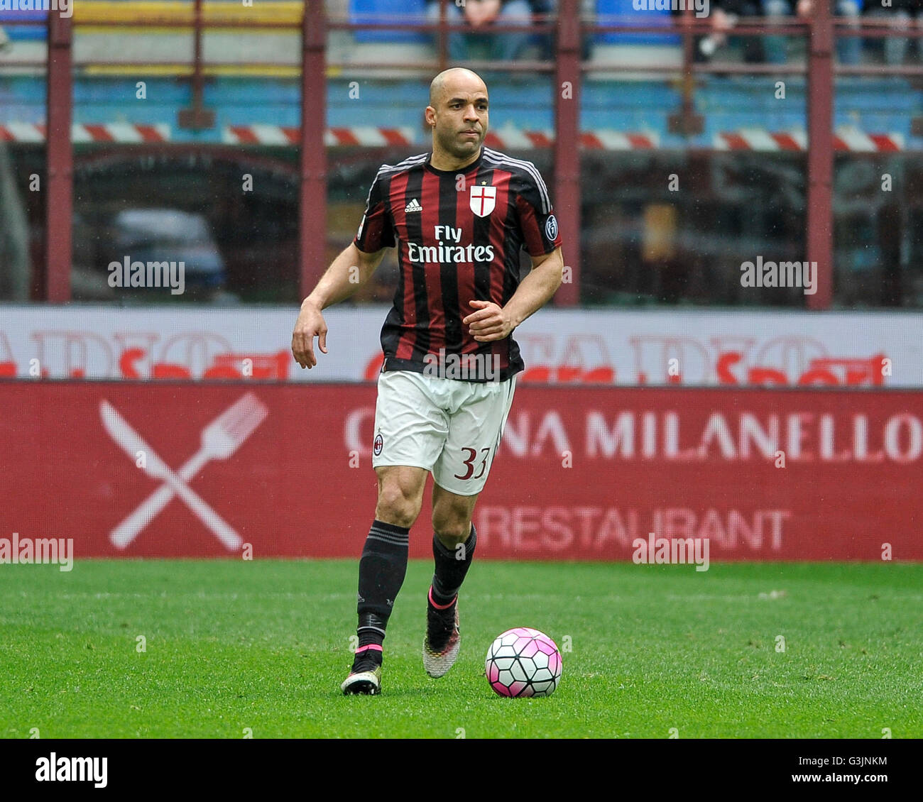 Mailand, Italien. 1. Mai 2016. Alex Rodrigo Dias da Costa in Aktion während der Serie A Fußballspiel zwischen AC Mailand und Frosinone Calcio das Match endete mit Endergebnis von 3: 3. © Nicolò Campo/Pacific Press/Alamy Live-Nachrichten Stockfoto