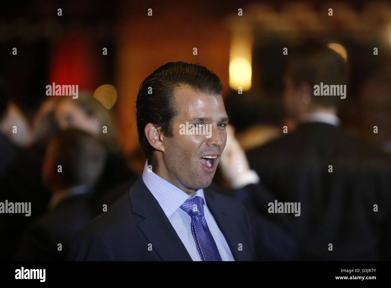 New York City, USA. 19. April 2016. Donald Trump Jr. suchen glücklich vor Vaters Siegesrede Republikanische Präsidenten Spitzenreiter Donald Trump feierte seinen erwarteten Sieg im primären mit einer kurzen Pressekonferenz im Trump Tower in Midtown New York © Andy Katz/Pacific Press/Alamy Live News Stockfoto