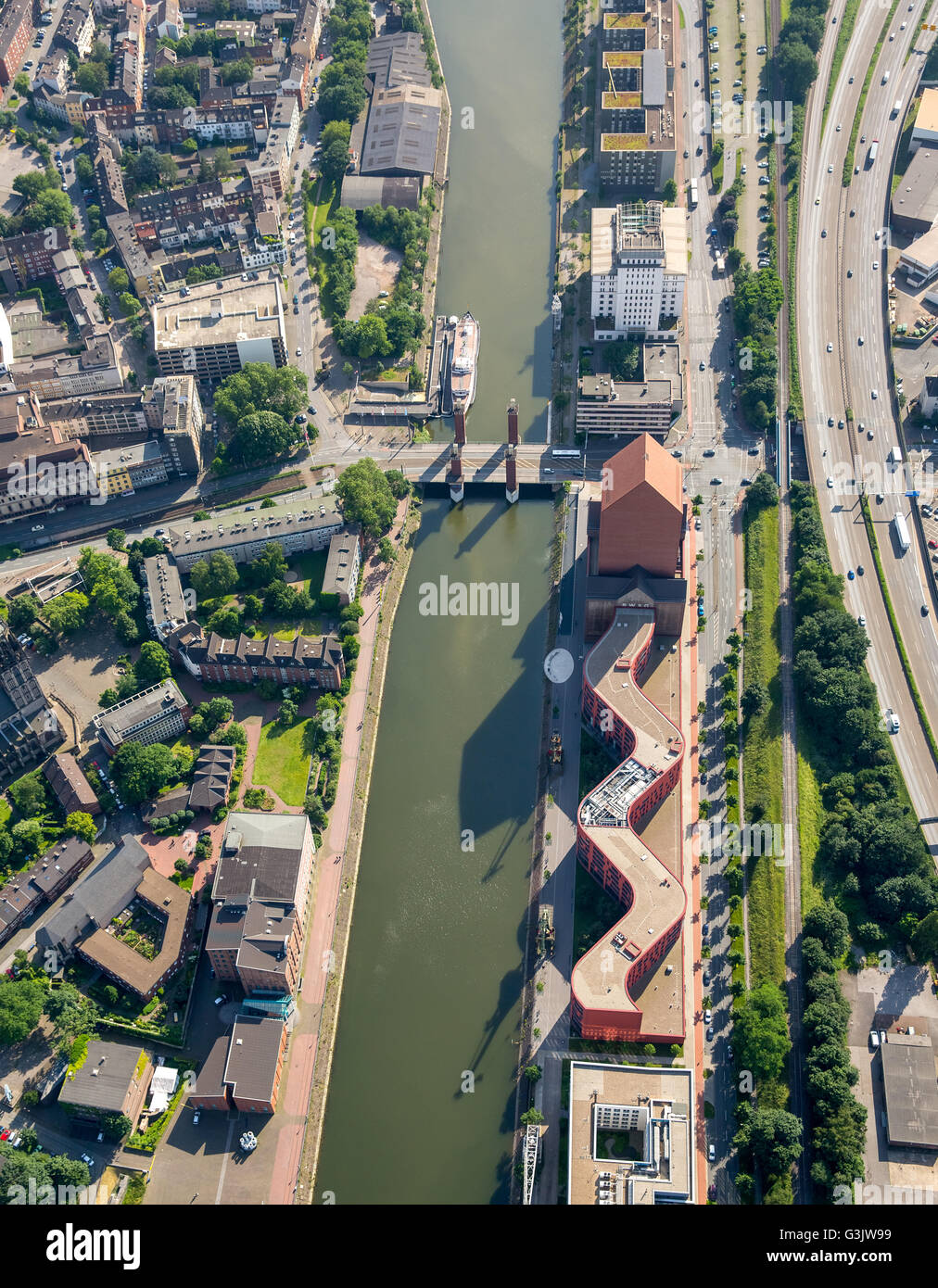 Luftbild, NRW staatliche Archiv Abteilung Rheinland, Schwanentor und Innenhafen Kanal, Duisburg, Ruhrgebiet, Stockfoto