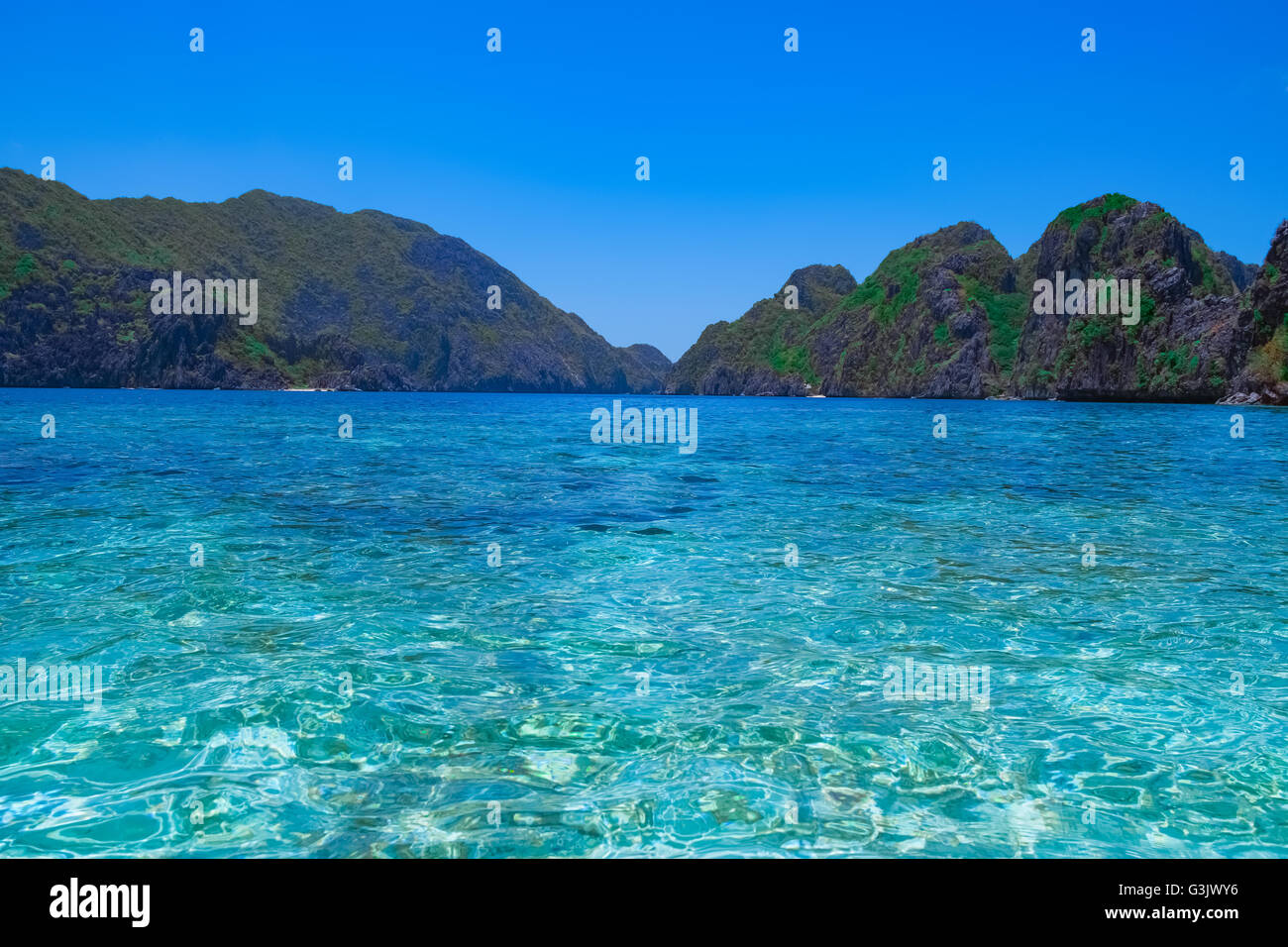 Tropischen Meer Bucht und die Berge Inseln, El Nido, Palawan, Philippinen Stockfoto