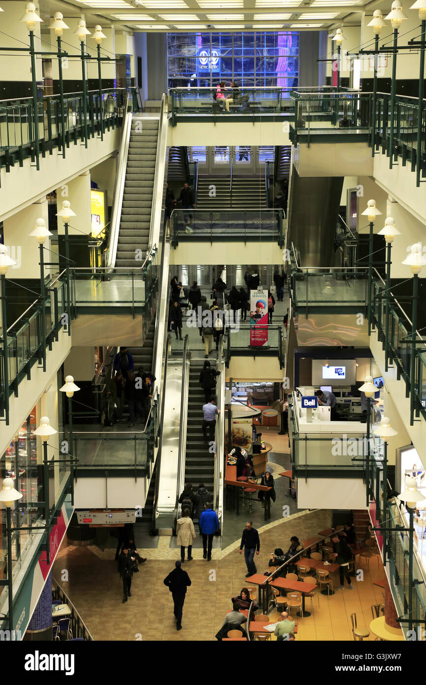 Innenansicht des Centre Eaton Montreal aka Eaton Center.Montreal Montreal Quebec Kanada Stockfoto