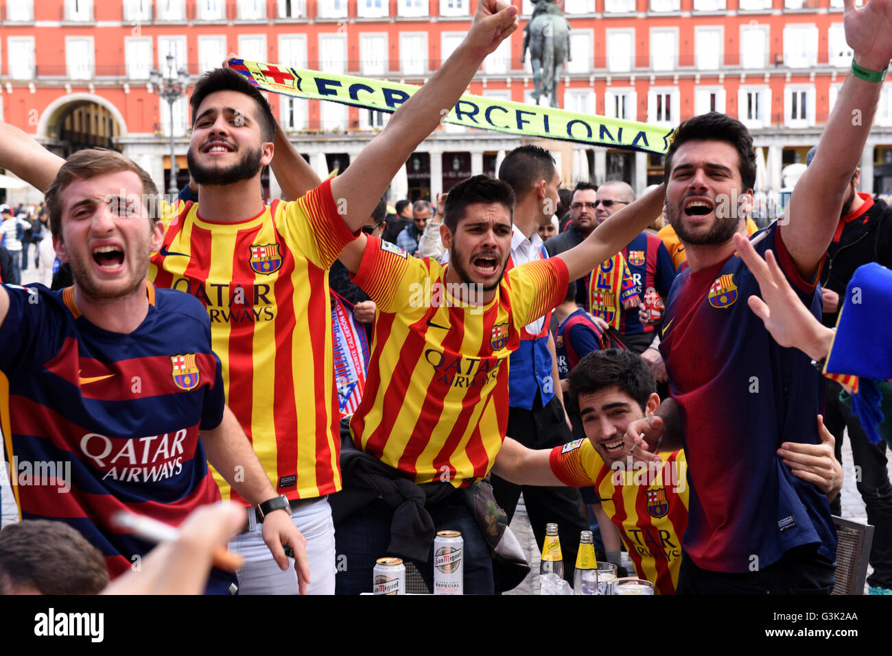 Madrid, Spanien. 13. April 2016. FC Barcelona Fans schreien Parolen in Madrid. © Jorge Sanz/Pacific Press/Alamy Live-Nachrichten Stockfoto