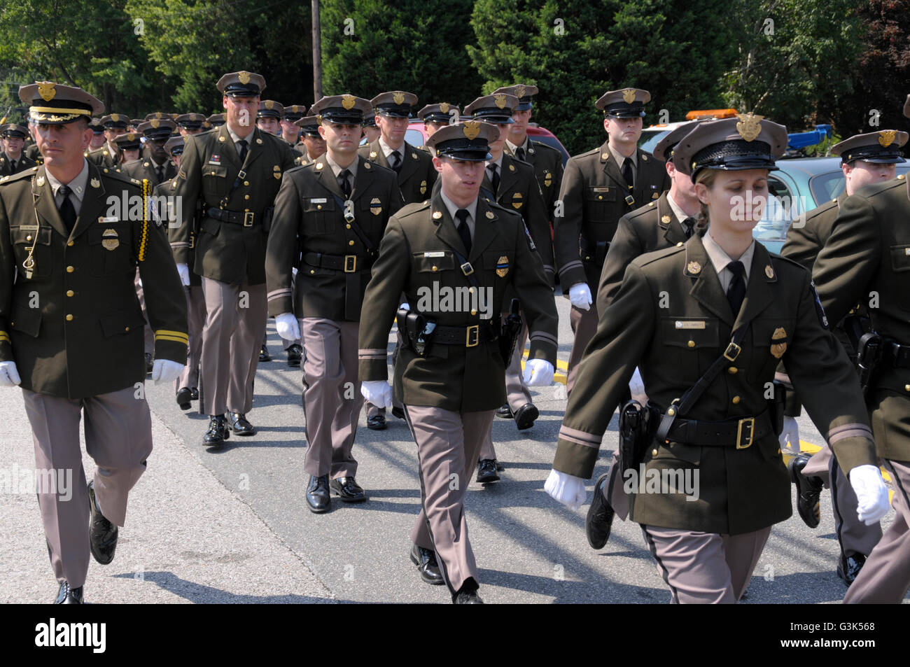 Montgomery County, Maryland Polizei März auf der Straße zu einer Position bei einem Polizisten Beerdigung Stockfoto