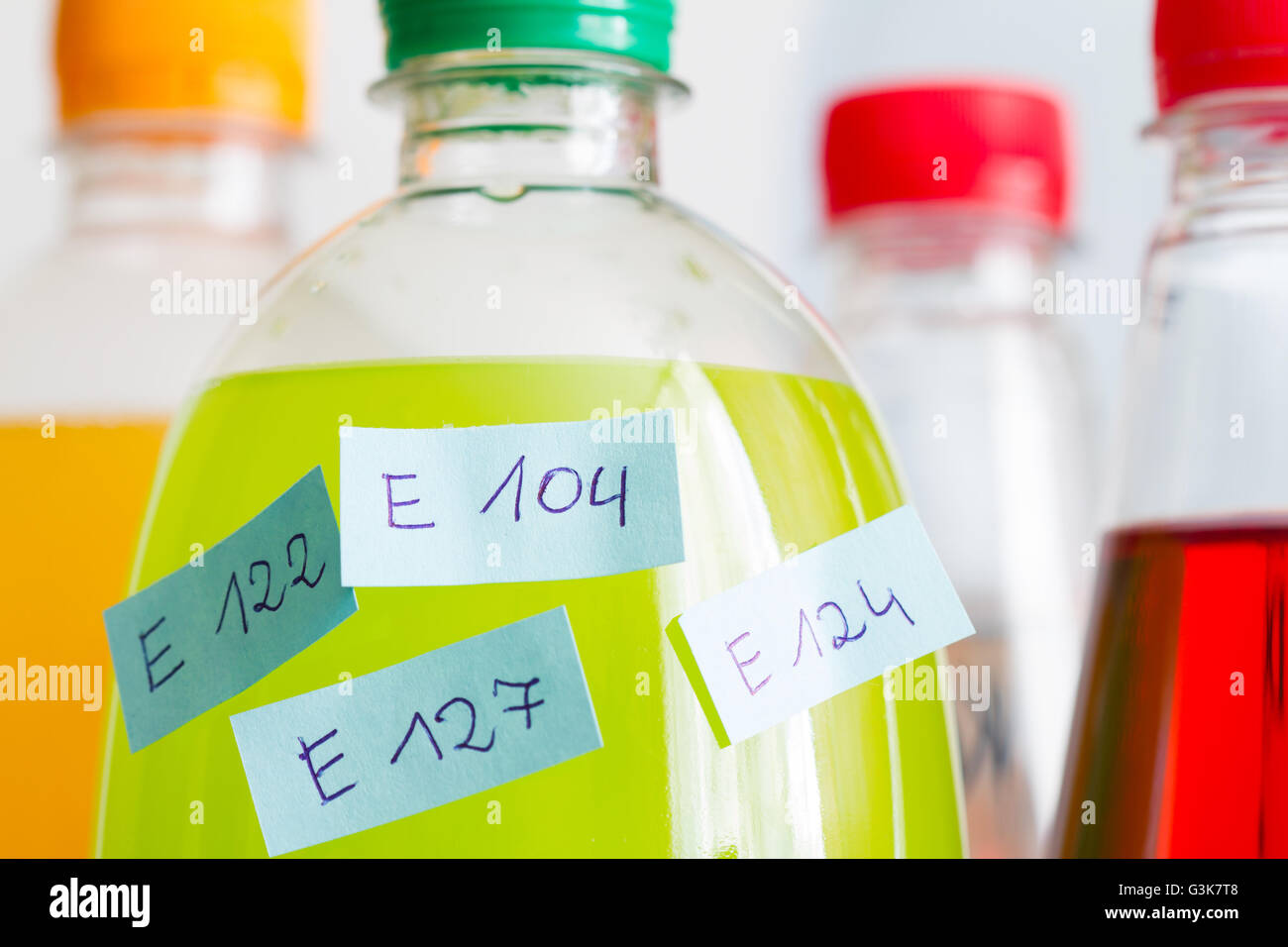 Ungesunde giftigen chemischen kohlensäurehaltige Getränke und Zutaten closeup Stockfoto