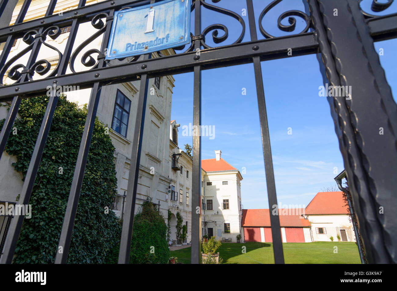 Schloss Prinzendorf: das Schloss im Besitz des Künstlers Hermann Nitsch, wer hier regelmäßig seit 1971 seine organisiert "Orgien und Stockfoto