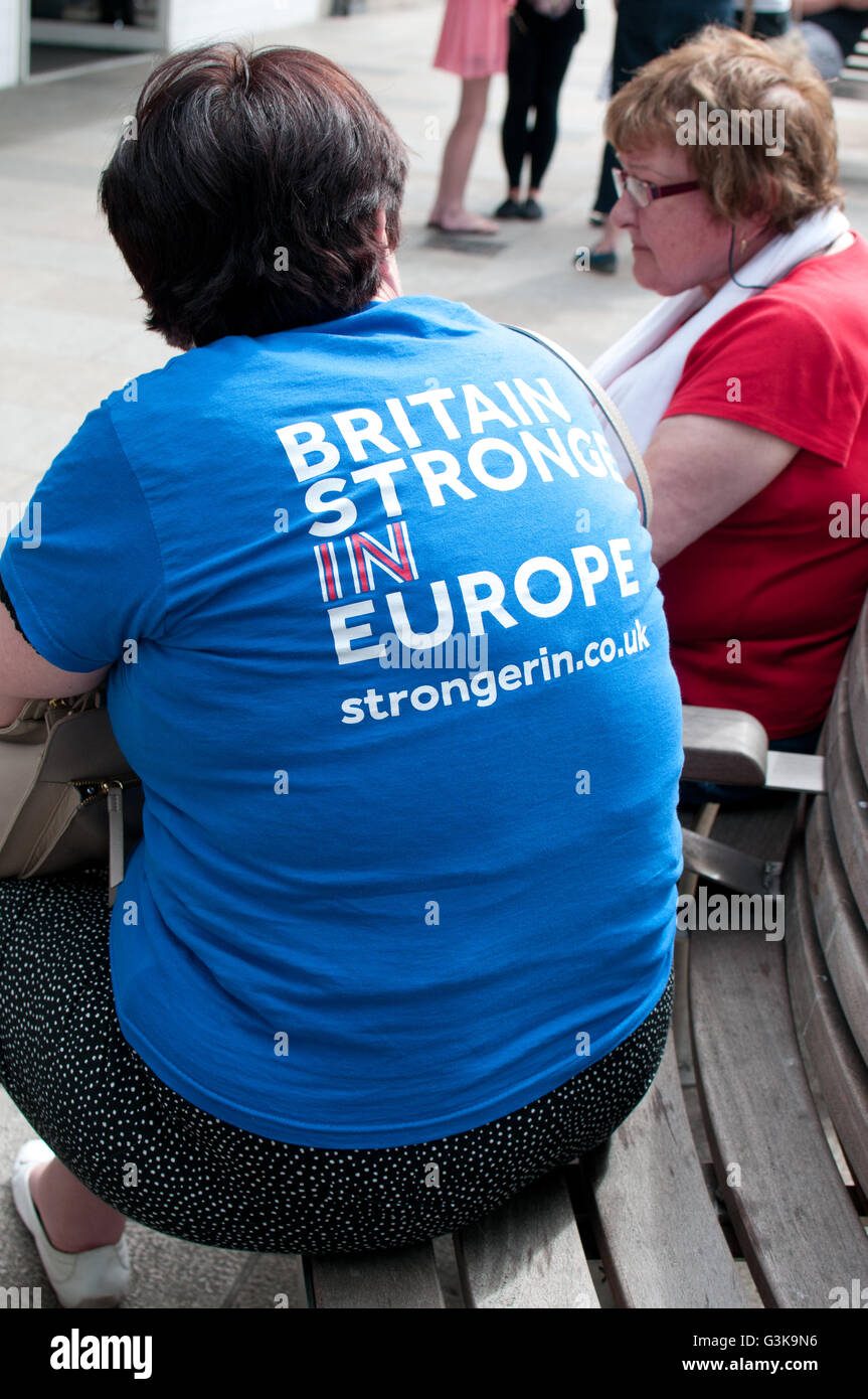 Frau für Kampagnen bleiben in Europa Stockfoto