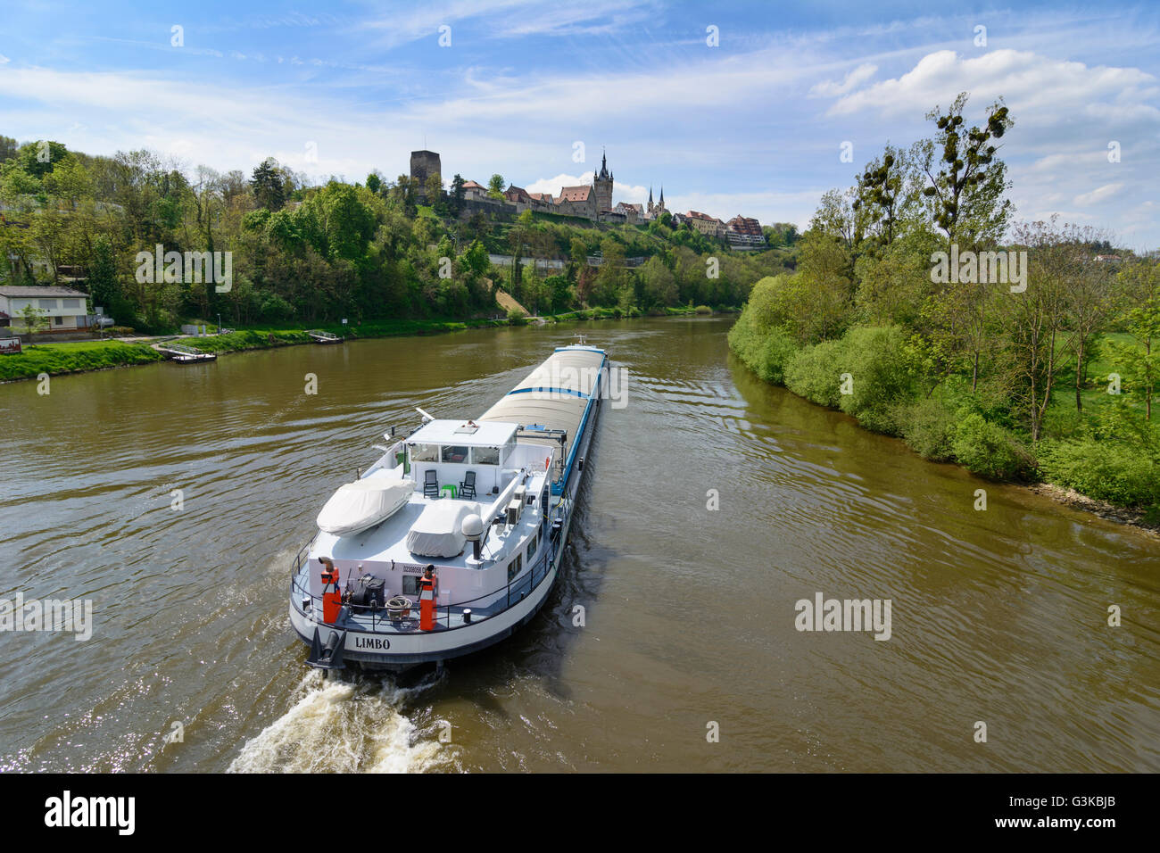 Mit Blick auf die Altstadt und dem Fluss Neckar, Frachtschiff, Bad Wimpfen, Heilbronner Land, Baden-Württemberg, Deutschland Stockfoto