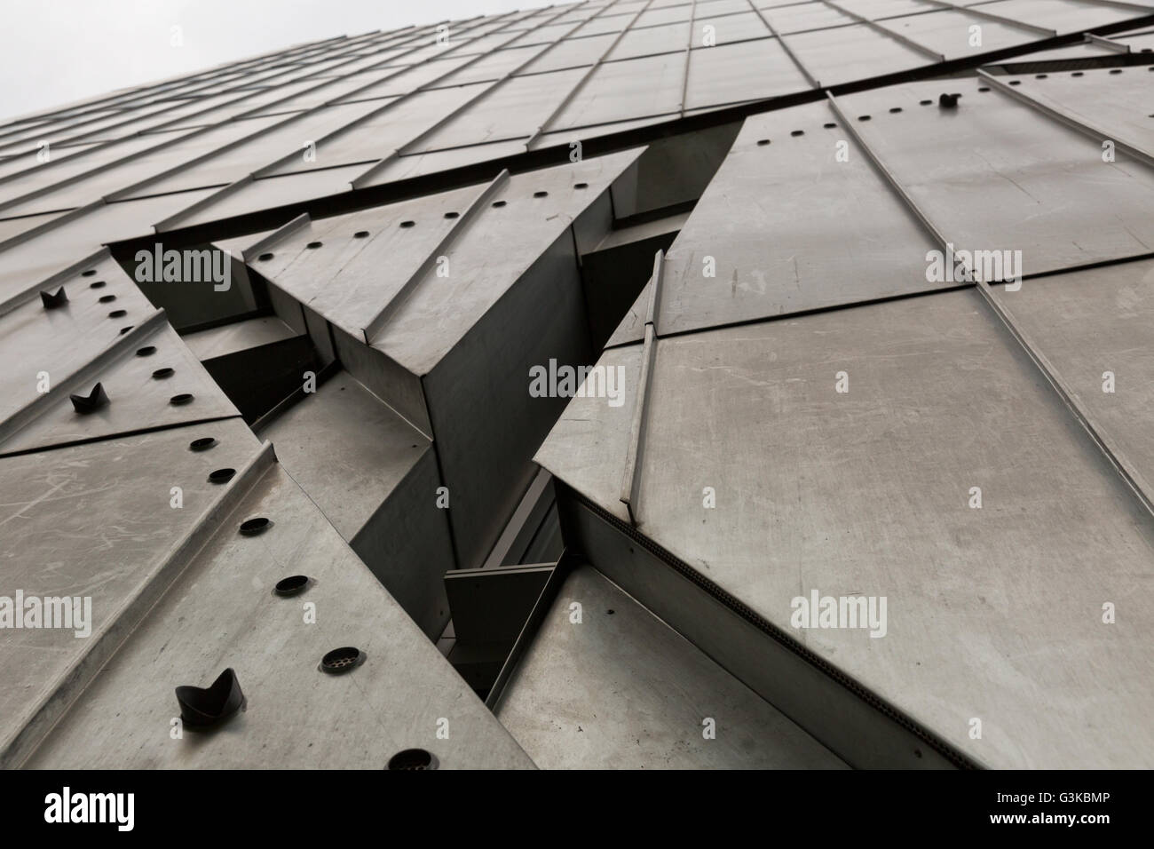 Juli 2015 - das jüdische Museum Berlin, Berlin, Deutschland: Fassade Detail. Es ist vom Architekten Daniel Libeskind entworfen. Stockfoto