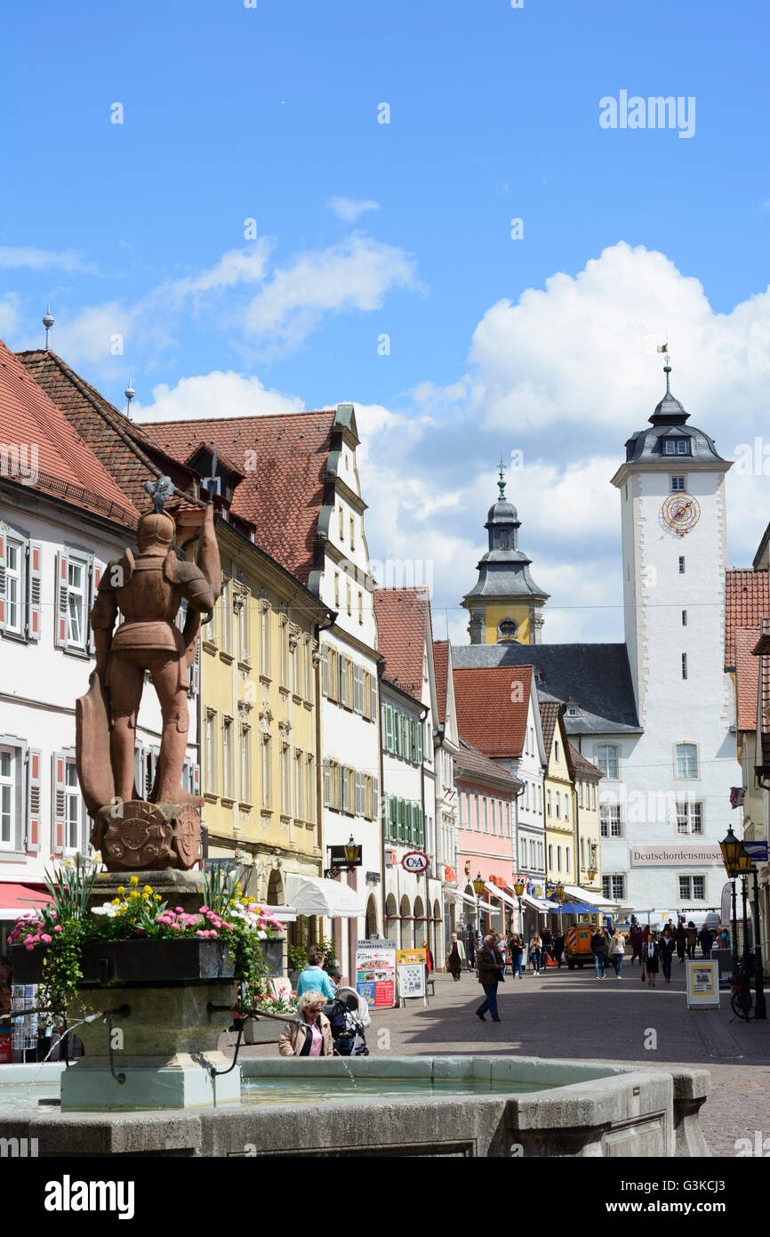 Markt gut mit Ritter, Blick ins Straße Burgstraße Deutschordenschloss (deutsche Ordnung Castel), Deutschland, Baden-Württemberg, Stockfoto