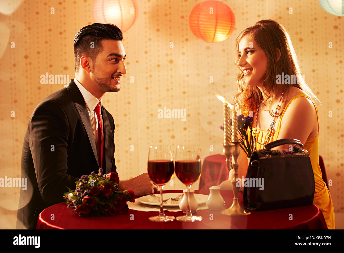 2 Ausländer verheiratete Paare Hotel aus Stockfoto
